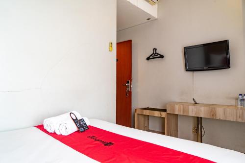 Фотография гостевого дома RedDoorz near H. Hasan Aroeboesman Airport