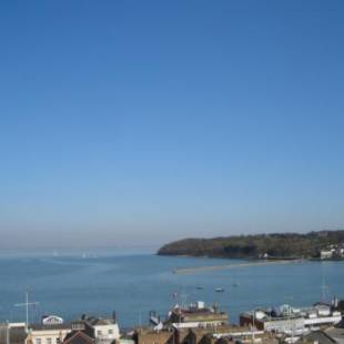 Фотографии гостевого дома 
            Cliffhanger 18 Castle Road