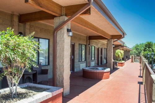 Фотография гостиницы Quality Inn Benson I-10 Exit 304