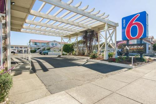 Фотография гостиницы Motel 6-Fort Bragg, CA