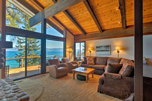 Фотография гостевого дома Lakefront Tahoe Home with View 1 Mi to XC Ski Area