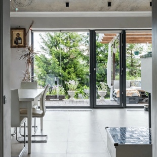 Фотография Коттеджа Частный дом cтильный уютный с камином на берегу реки