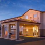 Фотография гостиницы Super 8 by Wyndham Holbrook