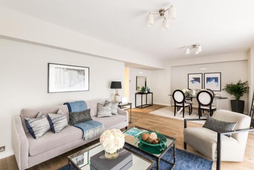 Фотография апарт отеля Buckingham & Lloyds