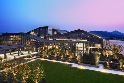 Фотография гостиницы Hilton Ningbo Dongqian Lake