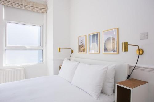 Фотография гостевого дома Stylish & Modern 3 Bed Flat in NW London with Garden