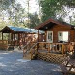 Фотография базы отдыха Ponderosa Camping Resort One-Bedroom Cabin 2