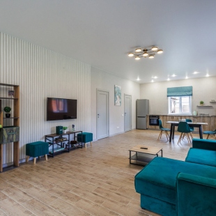 Фотография Коттеджа Частный дом Дом с 2-мя спальнями у дубового леса