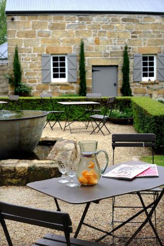 Фотография гостиницы The Red Feather Inn