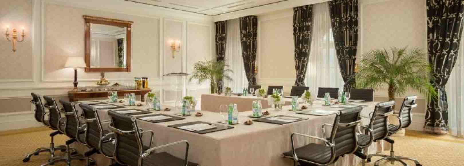 Фотография конференц-зала Брюллов