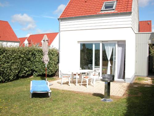 Фотография гостевого дома Warm Holiday Home in Wimereux North France with Garden