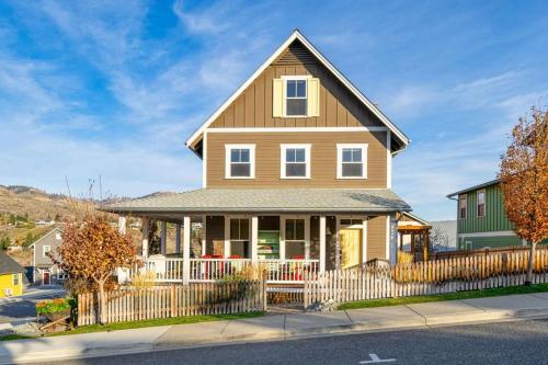 Фотография гостевого дома Driftwood Cottage with Carriage House #6CH