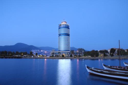 Фотография гостиницы Wyndham Grand İzmir Özdilek
