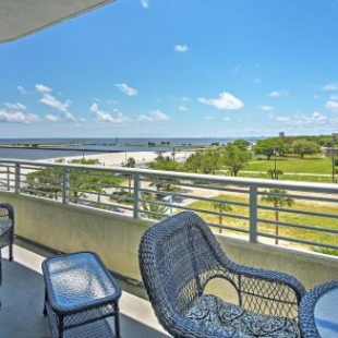 Фотография гостевого дома Beachside Biloxi Club Condo, Balcony with Ocean View!