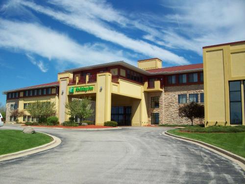 Фотография гостиницы Holiday Inn Hotel Pewaukee-Milwaukee West, an IHG Hotel