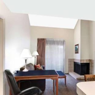 Фотографии гостиницы 
            Hawthorn Suites by Wyndham Arlington