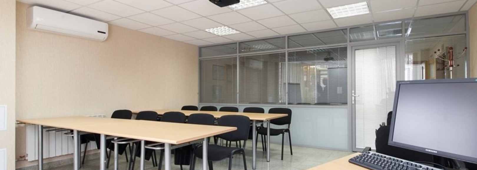 Фотография конференц-зала Урал