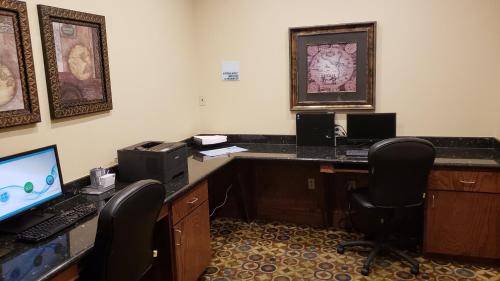 Фотография гостиницы Holiday Inn Express Hotel Galveston West-Seawall, an IHG Hotel