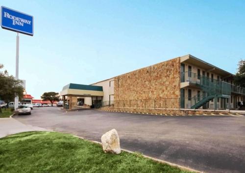 Фотография мотеля Rodeway Inn New Braunfels