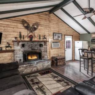 Фотографии гостевого дома
Bear Country - Upper Canyon Hot Tub cabin with fire table