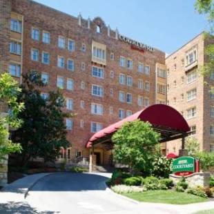 Фотографии гостиницы
Courtyard Kansas City Country Club Plaza
