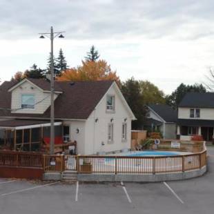 Фотографии гостиницы
Falls Lodge by the Falls (Formerly Knights Inn)