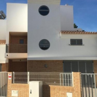 Фотография гостевого дома Villa de vacances 3 chambres et 6 couchages max. à proximité de mer à Praia Verde Algarve