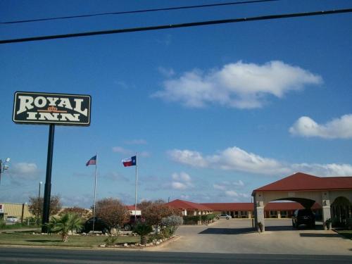 Фотография мотеля Royal Inn Pearsall