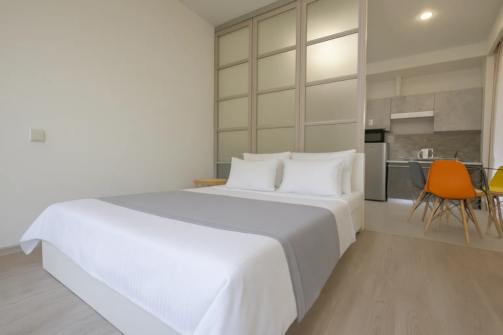 Фотография квартиры Квартира Студия с витражными окнами с видом на лес и горы