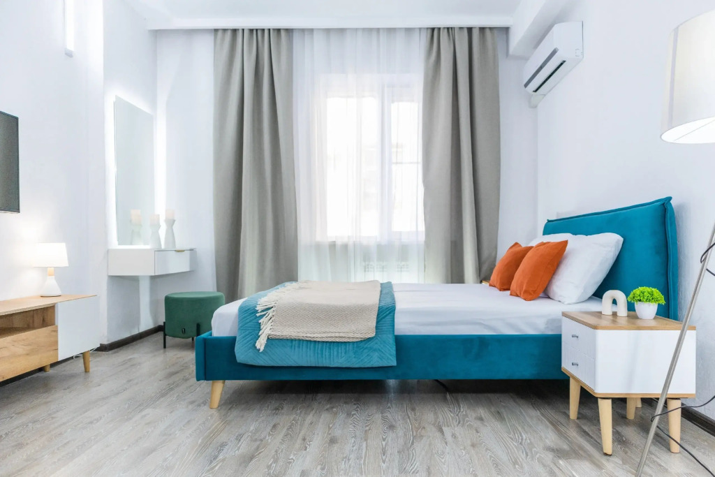 Фотография квартиры Апартаменты Атмосферные на набережной в доме с колоннами Ловец Снов 1