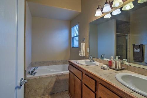 Фотографии гостевого дома
Grand Junction House with Media Room and Fire Pit!