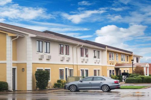 Фотография гостиницы Super 8 by Wyndham Jonesboro