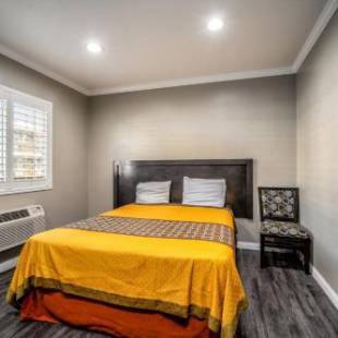 Фотографии мотеля
Regency Inn & Suites Downey