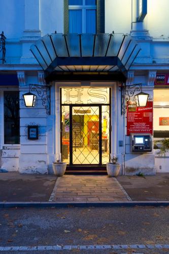 Фотография гостиницы Enzo Hotels Contrexeville by Kyriad Direct