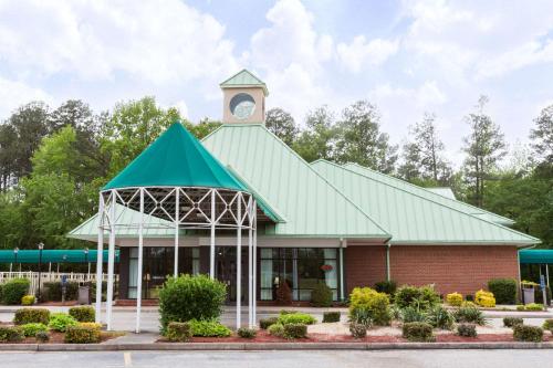 Фотография гостиницы Days Inn by Wyndham Petersburg/South Fort Lee