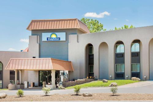 Фотография гостиницы Days Inn by Wyndham West Des Moines