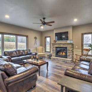 Фотография гостевого дома Luxe Lakefront Wisconsin Dells Home with Private Dock