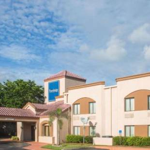 Фотографии гостиницы
Travelodge by Wyndham Fort Myers Airport