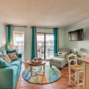 Фотография гостевого дома Recently Renovated Hilton Head Island Condo with Pool