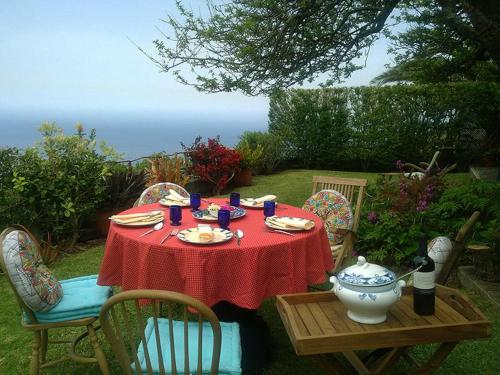 Фотография гостевого дома 2 bedrooms house with sea view terrace and wifi at Faja da Ovelha 2 km away from the beach