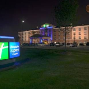 Фотографии гостиницы 
            Holiday Inn Express and Suites Detroit North-Troy, an IHG Hotel