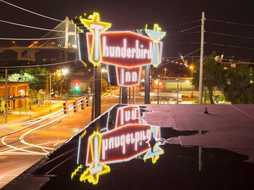 Фотография гостиницы The Thunderbird Inn
