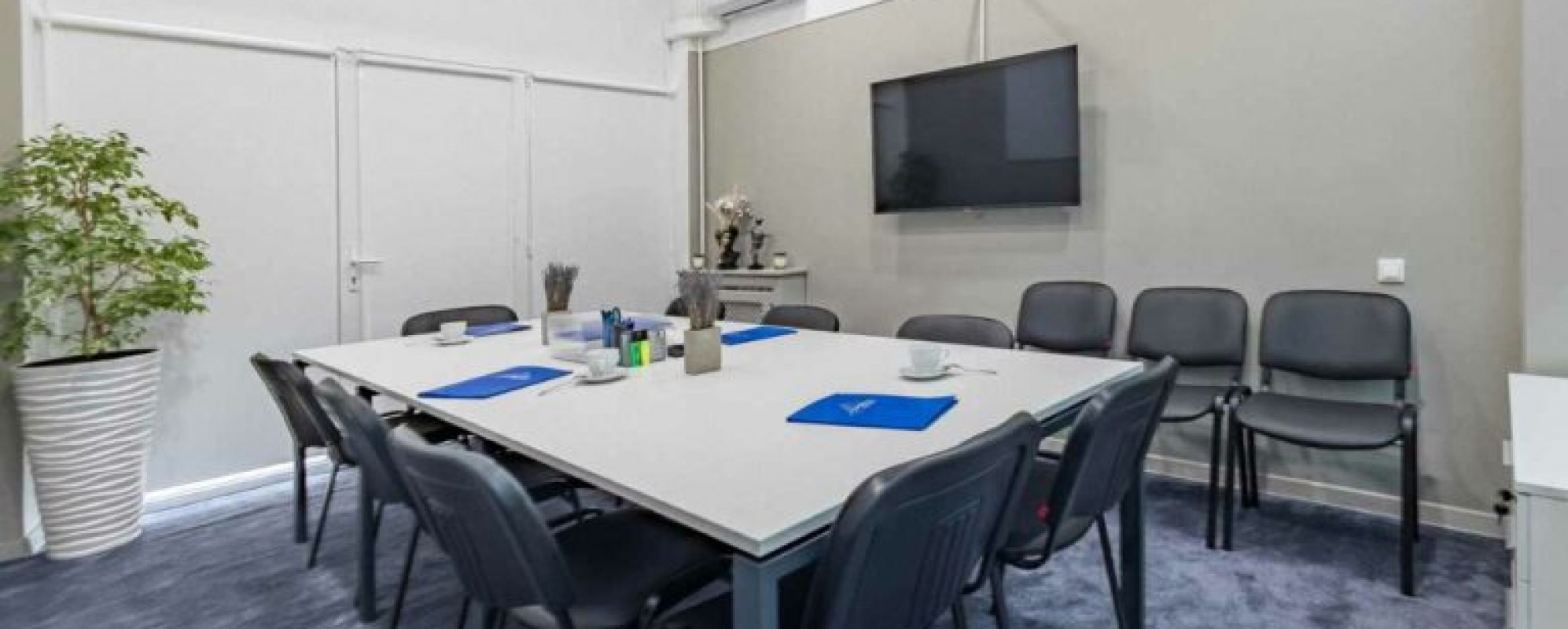 Фотографии комнаты для переговоров Garden Hills