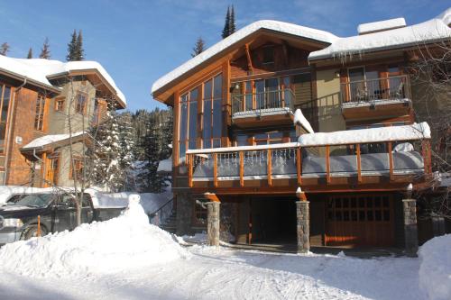 Фотографии гостевого дома
Discovery's Woodhaven 8 in Sun Peaks