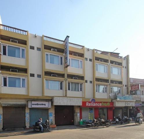 Фотография гостиницы Samrat Hotel