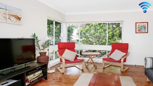 Фотография гостевого дома Surf Beach Views - quiet position, close to beach