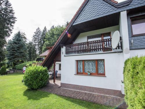 Фотография гостевого дома Charming Apartment in Finsterbergen Thuringia with Garden