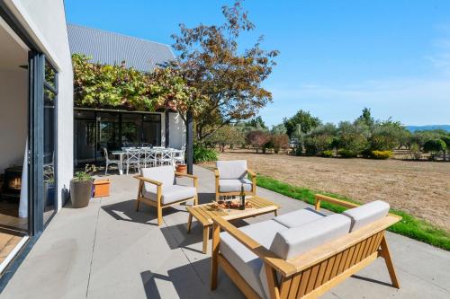Фотография гостевого дома Olive Estate - Martinborough Holiday Home