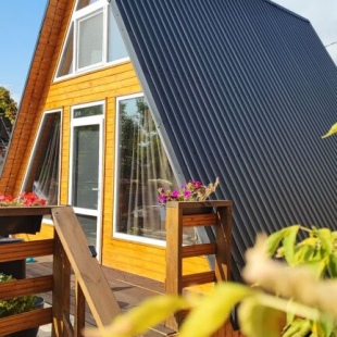 Фотография Коттеджа Шале A-Frame с Панорамным Видом на Волгу