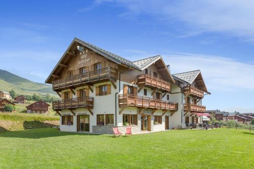 Фотография гостиницы Chalet-Hôtel Le Beausoleil, The Originals Relais (Hotel-Chalet de Tradition)